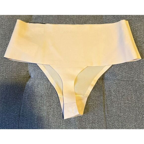 Spanx Thong Panties Size Large - Picture 3 of 5